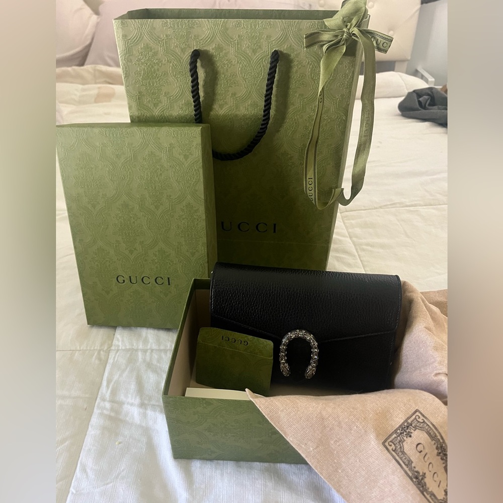 Gucci Crossbody Black leather Dionysus. Like new. With receipt.